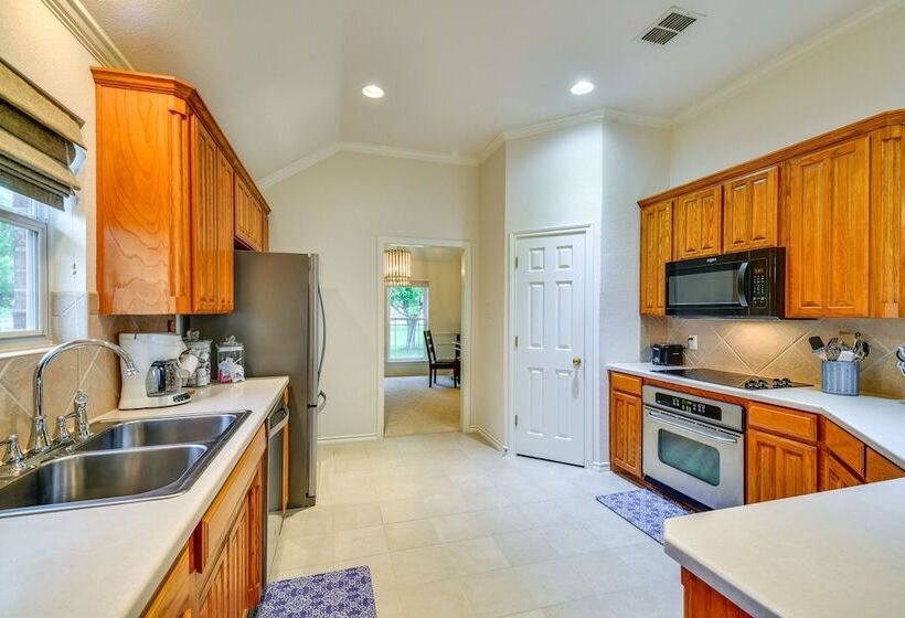 Large Yard: Pet Friendly Waxahachie Vacation Home!