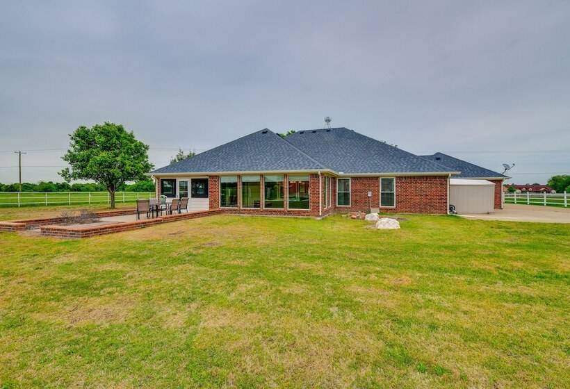 Large Yard: Pet Friendly Waxahachie Vacation Home!