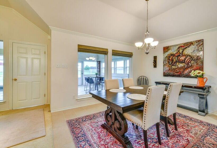 Large Yard: Pet Friendly Waxahachie Vacation Home!