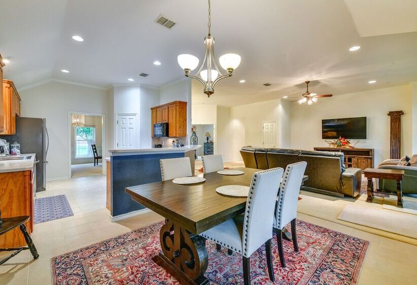 Large Yard: Pet Friendly Waxahachie Vacation Home!