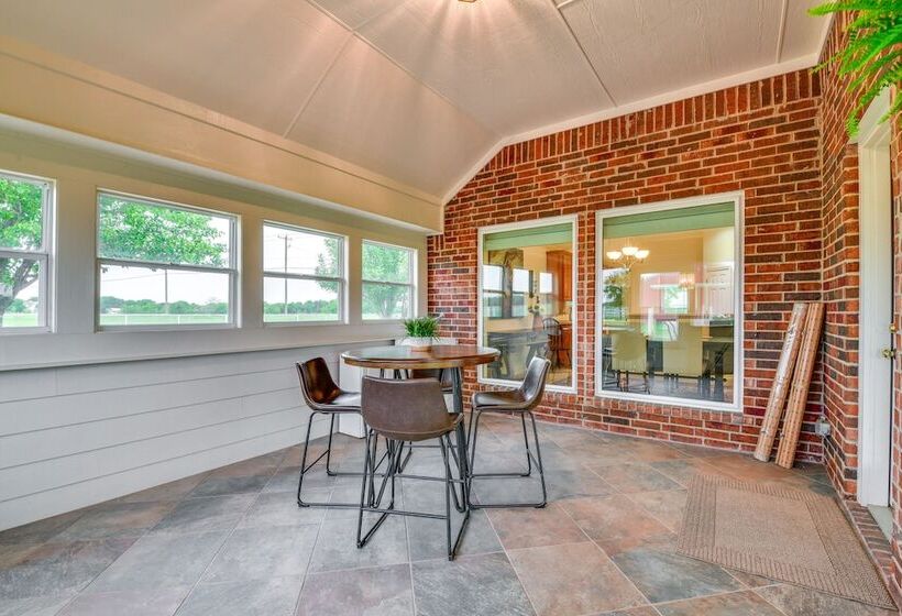 Large Yard: Pet Friendly Waxahachie Vacation Home!