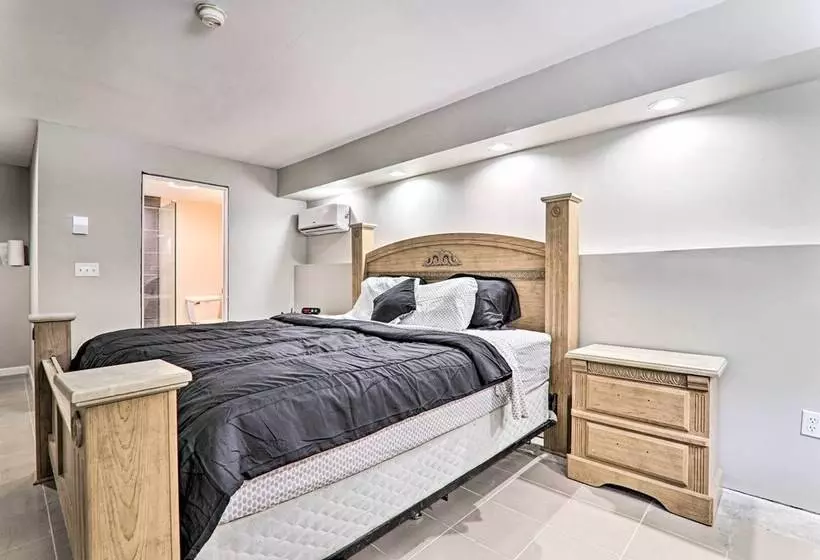 Game Room, Pool & Hot Tub: Poconos Paradise