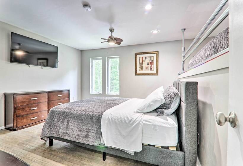 Game Room, Pool & Hot Tub: Poconos Paradise