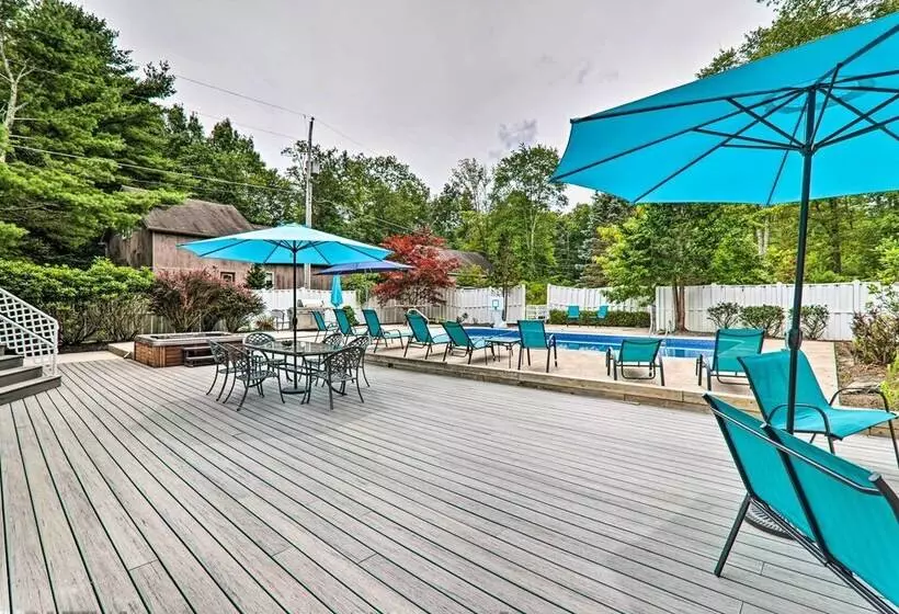 Game Room, Pool & Hot Tub: Poconos Paradise