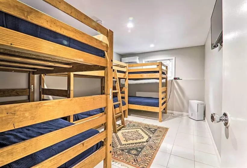 Game Room, Pool & Hot Tub: Poconos Paradise