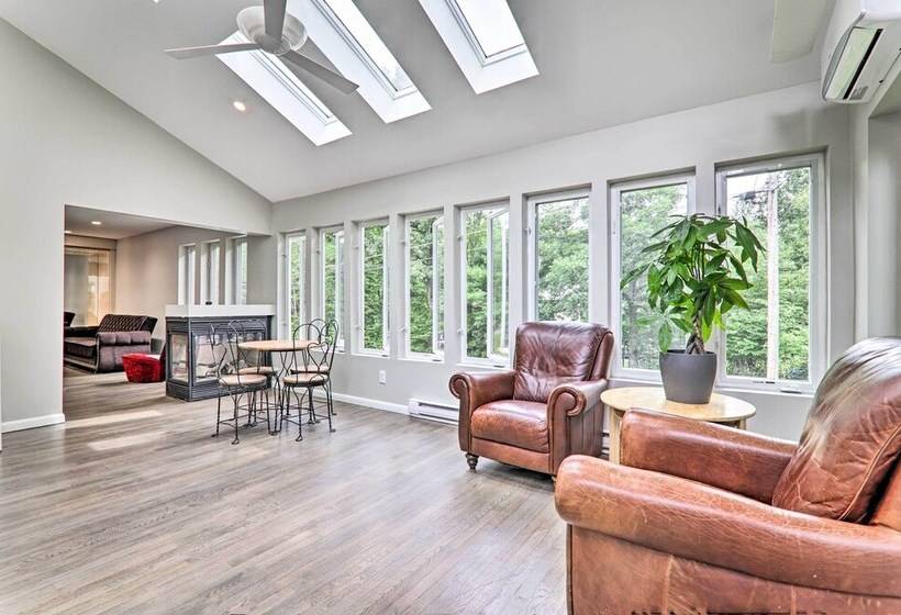 Game Room, Pool & Hot Tub: Poconos Paradise