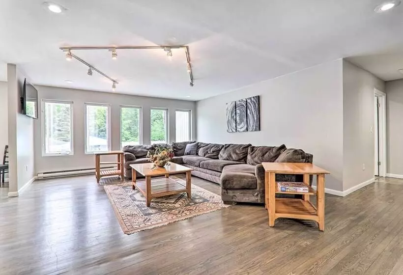 Game Room, Pool & Hot Tub: Poconos Paradise