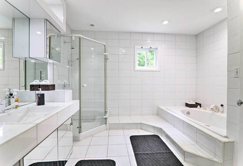 Game Room, Pool & Hot Tub: Poconos Paradise