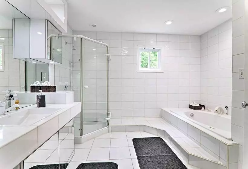 Game Room, Pool & Hot Tub: Poconos Paradise