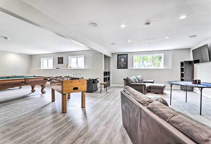 Game Room, Pool & Hot Tub: Poconos Paradise