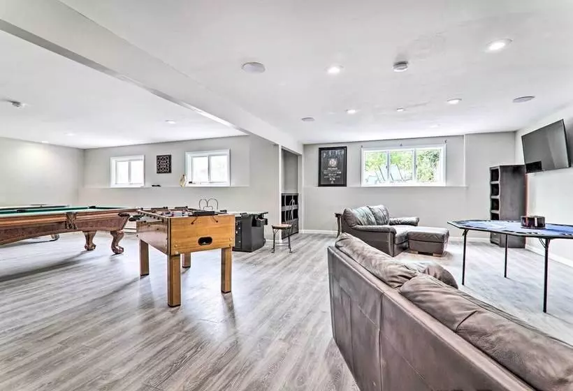 Game Room, Pool & Hot Tub: Poconos Paradise