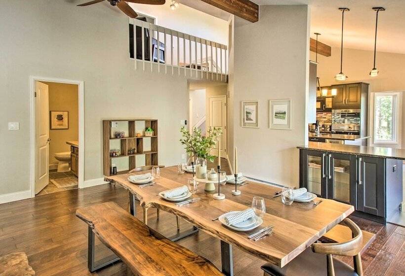 Private Evergreen Hideaway W/ Deck + Mountain View