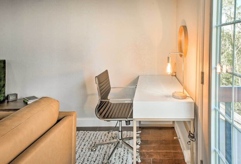 Private Evergreen Hideaway W/ Deck + Mountain View