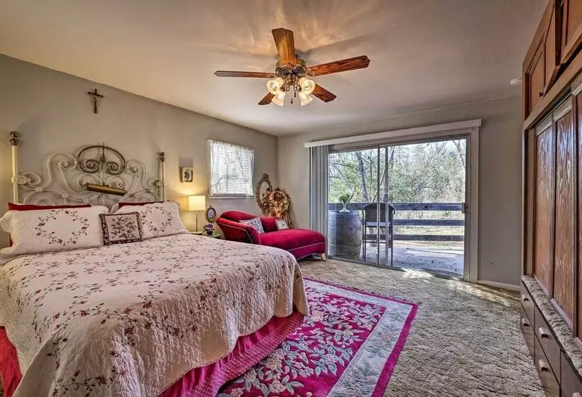 Walk To Downtown: Eclectic Murphys Home W/ Decks!