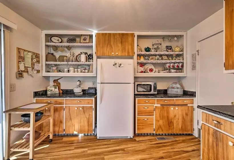 Walk To Downtown: Eclectic Murphys Home W/ Decks!