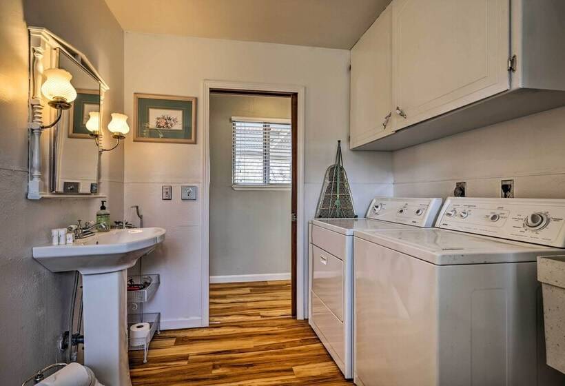 Walk To Downtown: Eclectic Murphys Home W/ Decks!