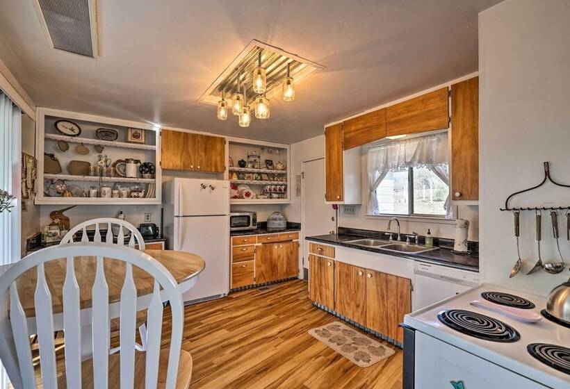 Walk To Downtown: Eclectic Murphys Home W/ Decks!