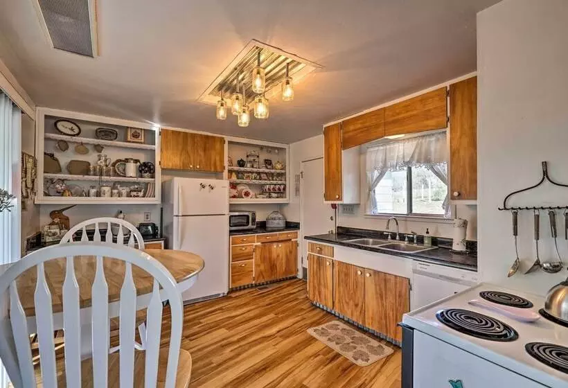 Walk To Downtown: Eclectic Murphys Home W/ Decks!