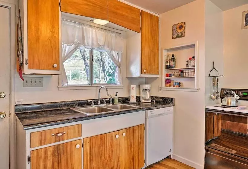 Walk To Downtown: Eclectic Murphys Home W/ Decks!