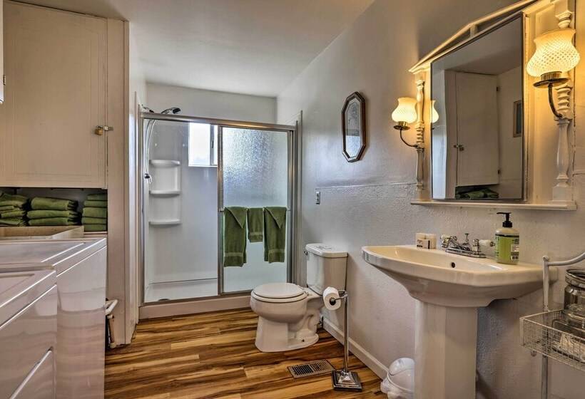 Walk To Downtown: Eclectic Murphys Home W/ Decks!