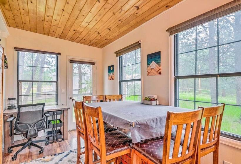 Rustic A Frame Hideout Near National Monument!