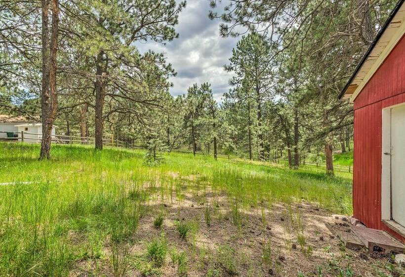 Rustic A Frame Hideout Near National Monument!