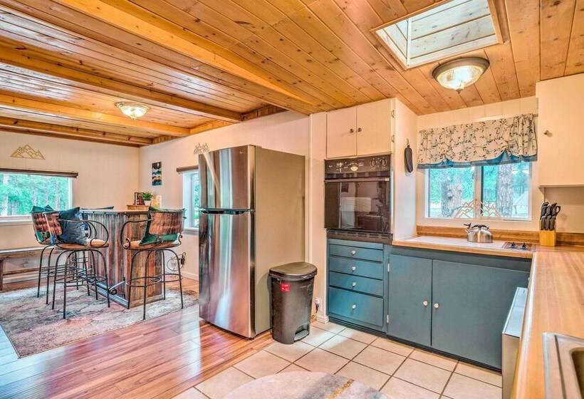 Rustic A Frame Hideout Near National Monument!