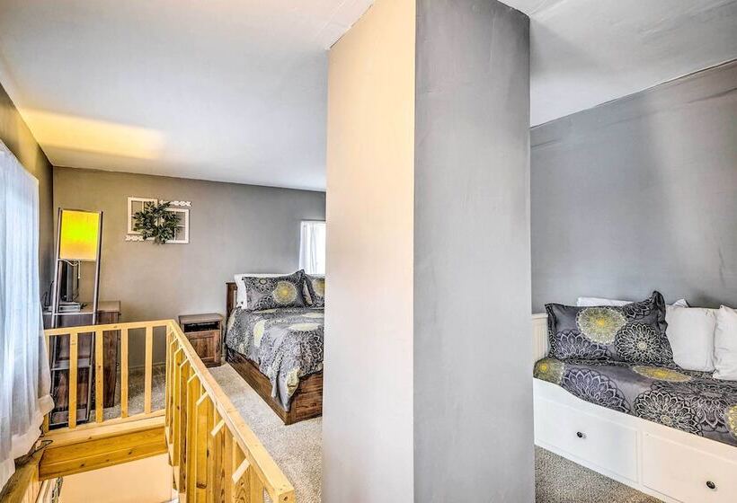 Rustic A Frame Hideout Near National Monument!