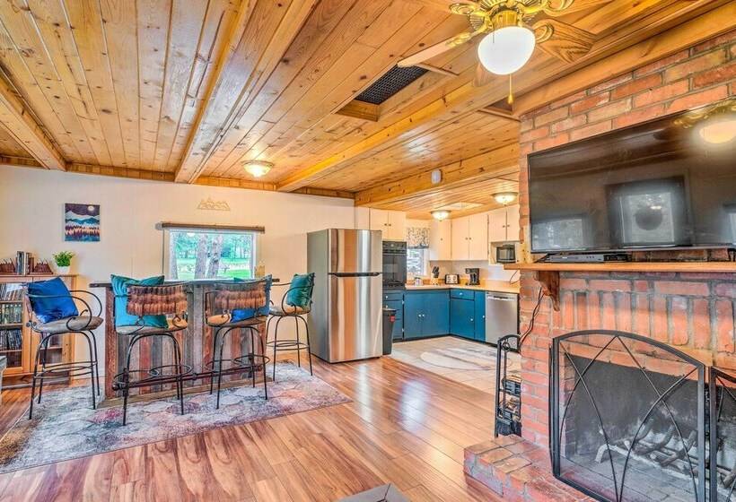 Rustic A Frame Hideout Near National Monument!