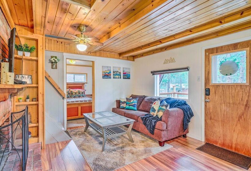 Rustic A Frame Hideout Near National Monument!