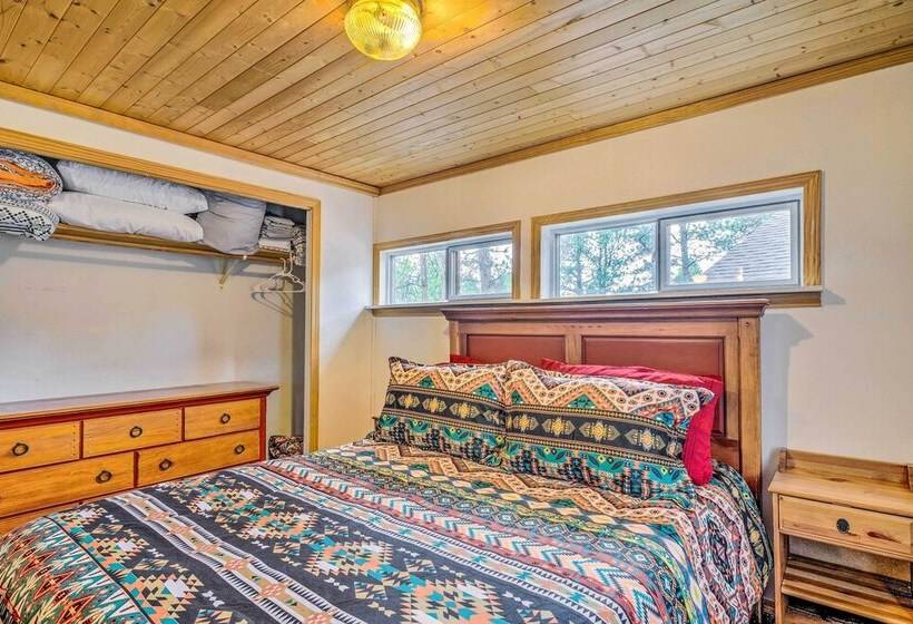 Rustic A Frame Hideout Near National Monument!