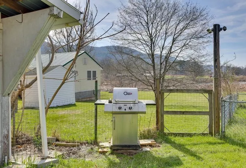 Scenic Home On The Delaware River, Pet Friendly!