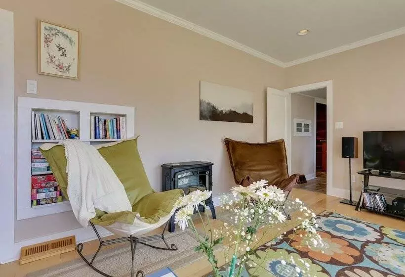 Scenic Home On The Delaware River, Pet Friendly!