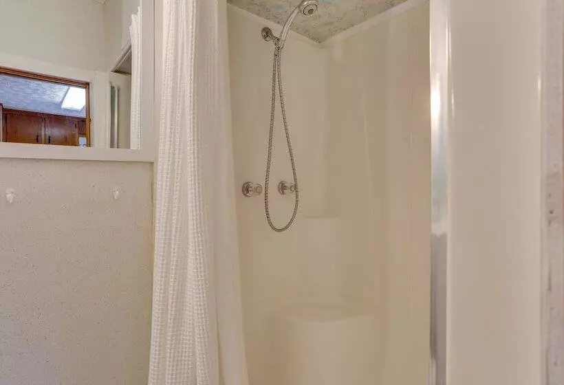 Scenic Home On The Delaware River, Pet Friendly!