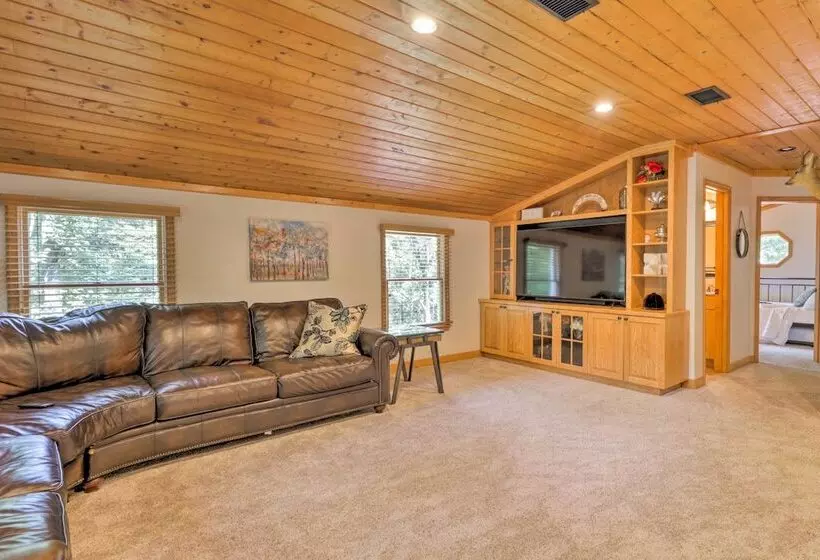 Secluded Leesburg Retreat W/ Private Hot Tub!