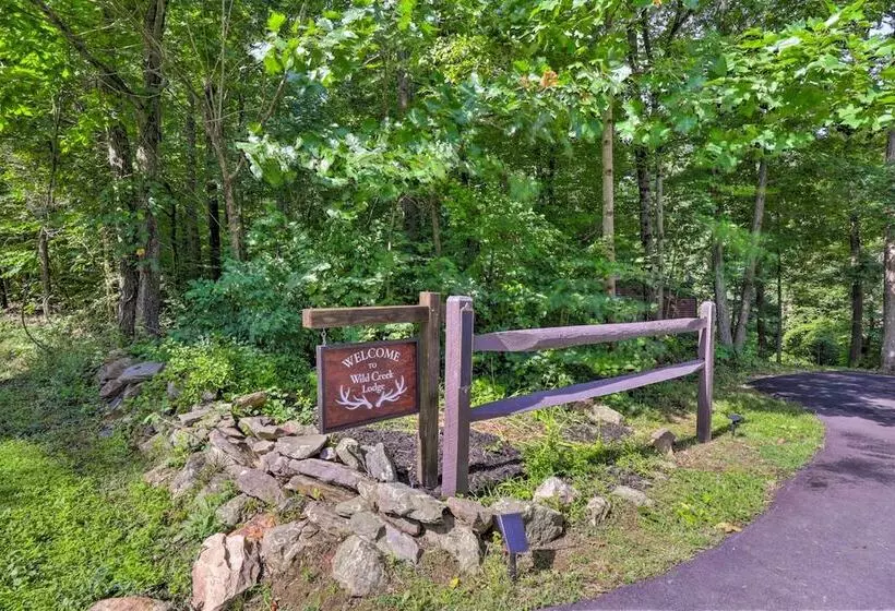 Secluded Leesburg Retreat W/ Private Hot Tub!