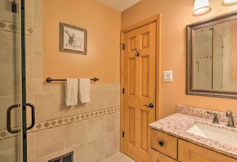 Secluded Leesburg Retreat W/ Private Hot Tub!