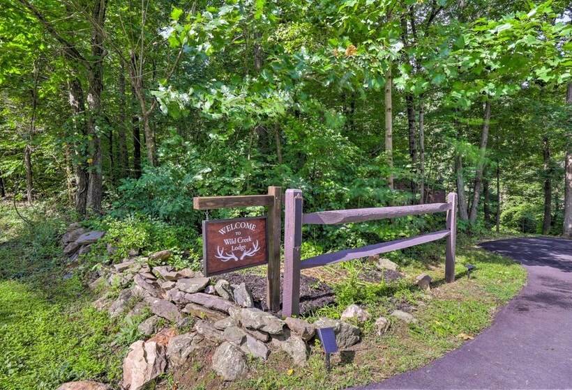 Secluded Leesburg Retreat W/ Private Hot Tub!