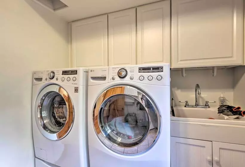 Secluded Leesburg Retreat W/ Private Hot Tub!