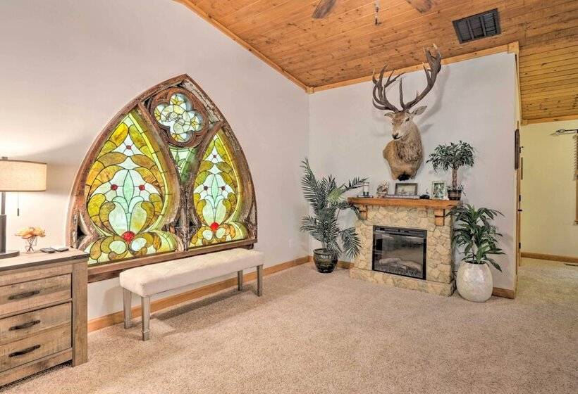 Secluded Leesburg Retreat W/ Private Hot Tub!