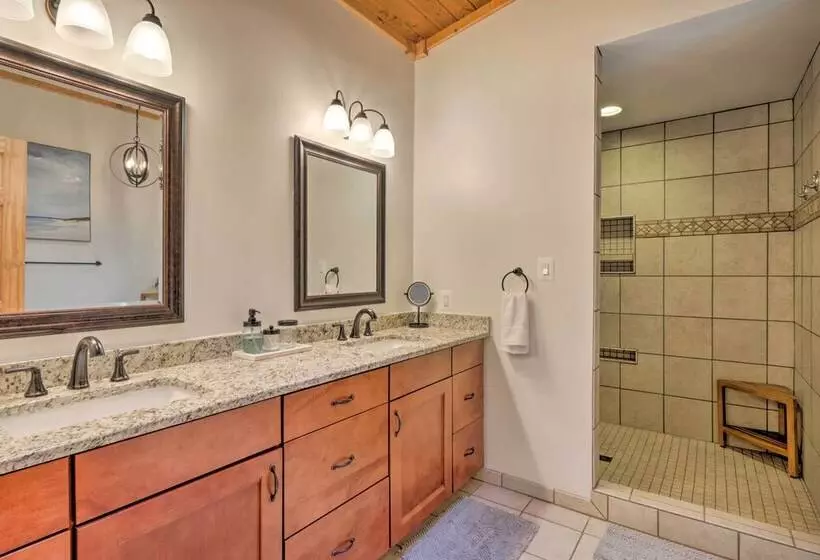 Secluded Leesburg Retreat W/ Private Hot Tub!