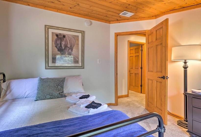 Secluded Leesburg Retreat W/ Private Hot Tub!