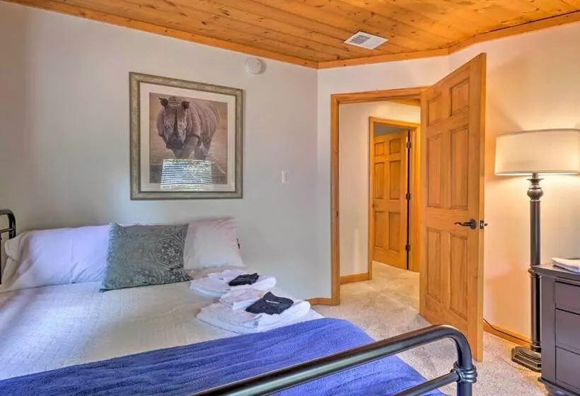 Secluded Leesburg Retreat W/ Private Hot Tub!