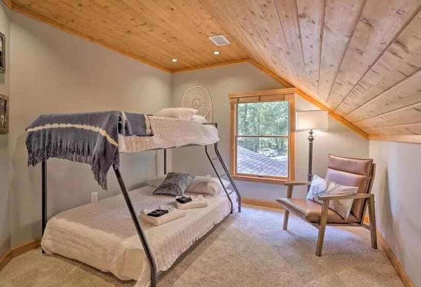 Secluded Leesburg Retreat W/ Private Hot Tub!