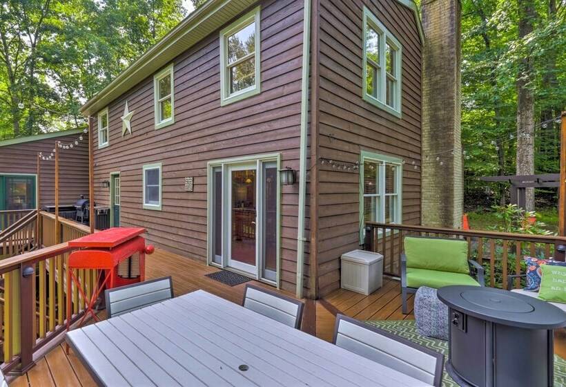Secluded Leesburg Retreat W/ Private Hot Tub!