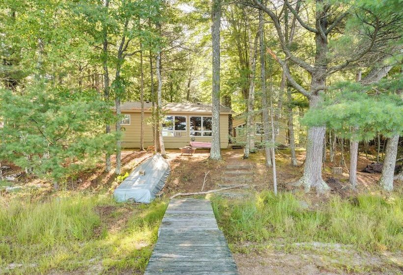 Serene Woodruff Cottage: Lakefront Access!