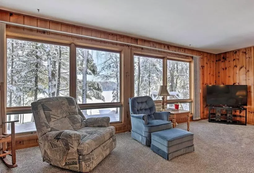 Serene Woodruff Cottage: Lakefront Access!