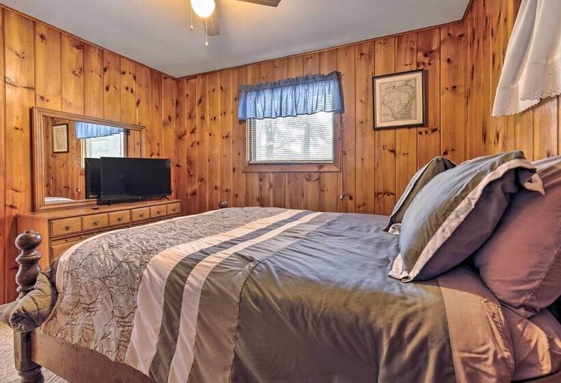 Serene Woodruff Cottage: Lakefront Access!