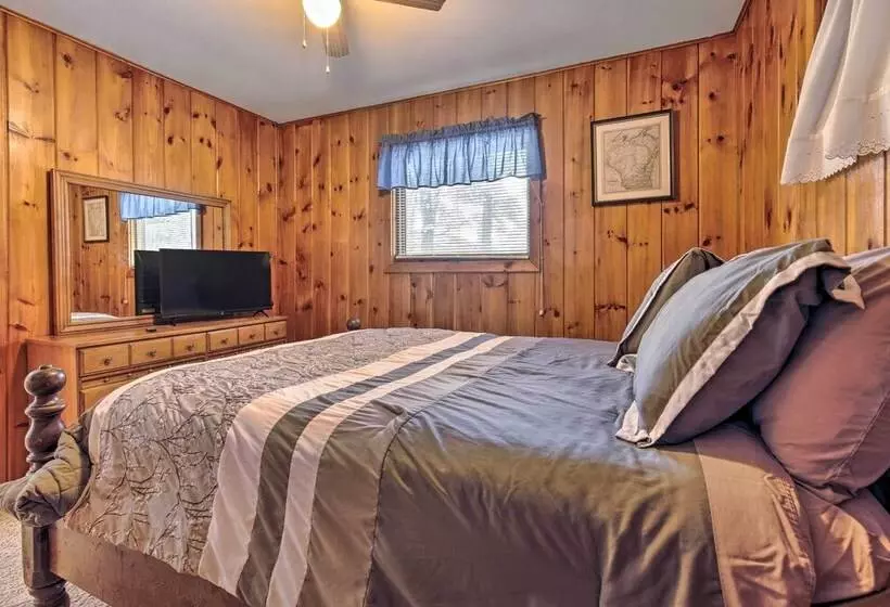 Serene Woodruff Cottage: Lakefront Access!