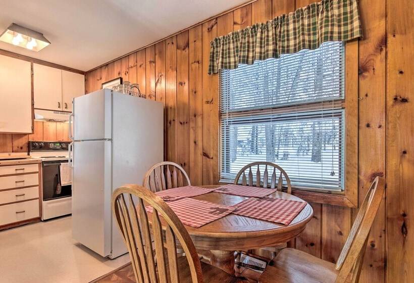 Serene Woodruff Cottage: Lakefront Access!